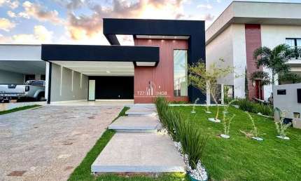 Casa Térrea, com 3 suítes Plenas Localizada no Jardim Veneza.