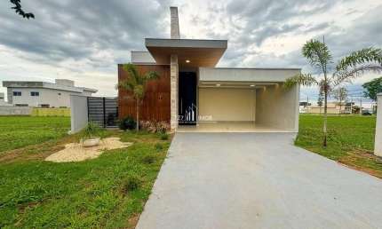 Casa térrea com 3 suítes plenas sendo uma master + Home Office.