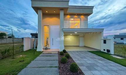 Ágio Sobrado de Arquitetura Neoclássica com 5 quartos sendo 3 suítes.