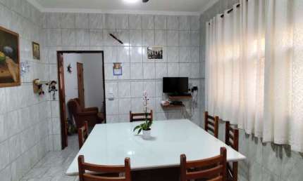 Funcional casa de vila para venda com 4 quartos, sendo 2 suítes, 208m²
