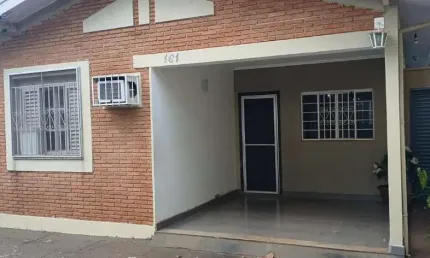 Confortável casa tipo para venda em Independência com 4 quartos, sendo 2 suítes, 159m²
