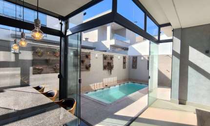 Casa no condomínio Villa Romana II para venda com 3 quartos, sendo 3 suítes, 155m²