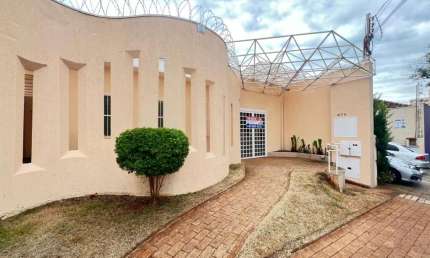 Funcional casa comercial para venda em Jardim América, 180m²