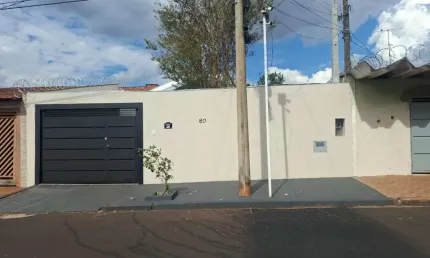 Confortável casa tipo para venda em Geraldo Correia de Carvalho com 3 quartos, 110m²