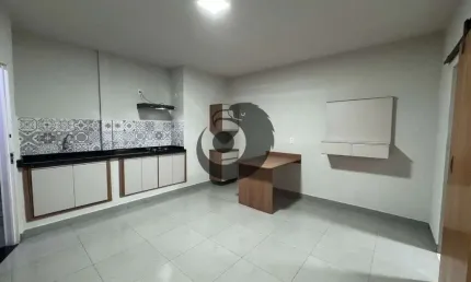 Apartamento kitnet com armarios e cooktop, agua, iptu e internet compartilhada inclusos.