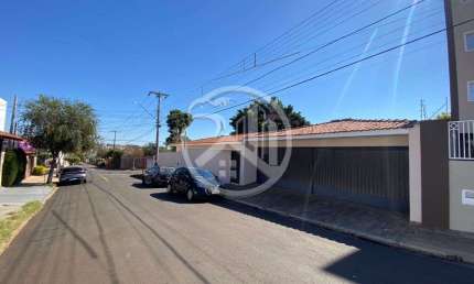 Casa com 3 quartos para alugar na Cidade Jardim, São Carlos , 247 m2 por R$ 3.889