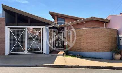 Casa com 3 quartos para alugar no Parque Fehr, São Carlos , 158 m2 por R$ 3.400