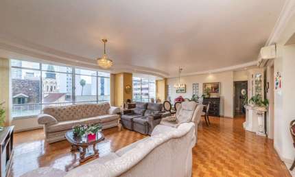 Apartamento 4 dormitórios, sendo 1 suíte, à venda no Centro de Porto Alegre