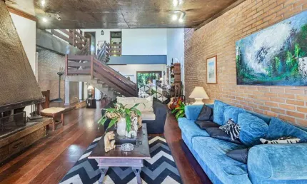 Casa com 457 m² e 4 quartos à venda na chácara das pedras.