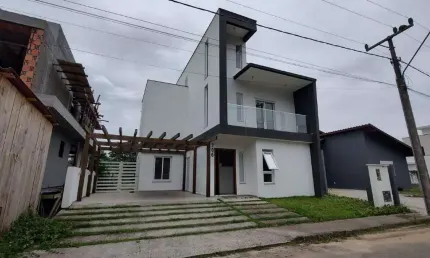 Casa com 3 quartos para alugar na Rua do Lamim, Canasvieiras, Florianópolis