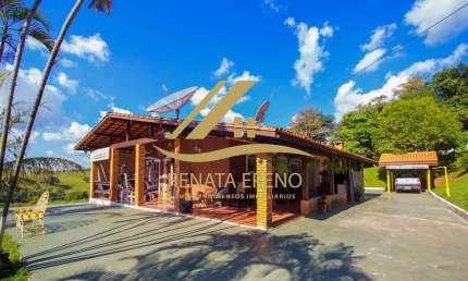 Charmoso Sítio com Casas, Estrebaria e Infraestrutura Completa em Sorocaba