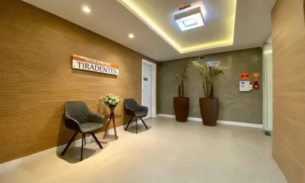 Apartamento 1 dormitório com box cozinha integrada Prédio c/ elevador espaço gou