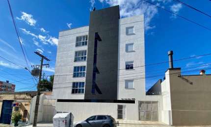 Apartamento 2 dormitórios, sacada com churrasqueira, 1 vaga de garagem no Bairro