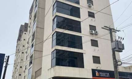 Apartamento de 2 Dormitórios com Sacada e Garagem no Solar Salamanca