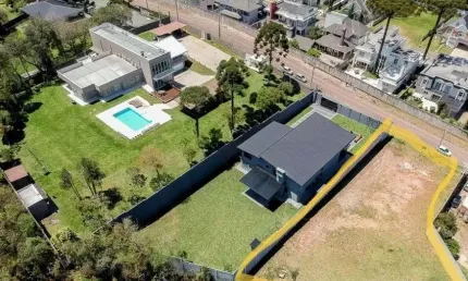 Terreno à venda na Rua Otto Willi Michaelis, 783, Butiatuvinha, Curitiba