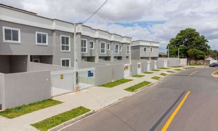 Casa para Venda em Curitiba, Uberaba, 3 dormitórios, 1 suíte, 2 banheiros, 2 vagas