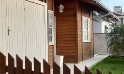 Casa á venda no Centro em Tijucas, 03 casas no terreno