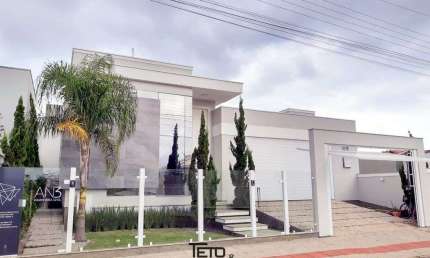 Casa para venda  alto padrão no centro em Tijucas/SC com 360m²