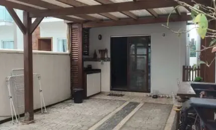 Casa no Areias com 2 dormitórios sendo um suíte possuindo 65m² a venda
