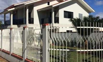 Casa á Venda em Tijucas SC com 244m²,  3 quartos sendo 1 suíte.