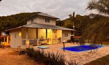 Sítio de porteira fechada á venda com 3.616m², 3 dormitórios sendo todos suíte