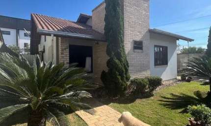 Casa á venda no bairro Praça com 190m², 3 dormitórios, ampla área de festa