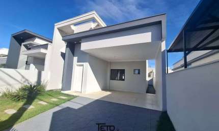Casa a venda em Tijucas/SC com 110m², 3 dormitórios, 1 suíte, 2 vagas de garagem
