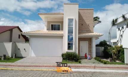 Casa á venda com 168m² no bairro Universitário em Tijucas, 3 dormitórios, 1suíte