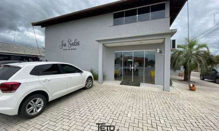 Casa á venda no bairro Universitário, 3 dormitórios, sala comercial embaixo