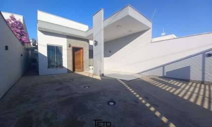 Casa á venda com 92m² no bairro Universitário em Tijucas, 3 dormitórios, 1 suíte