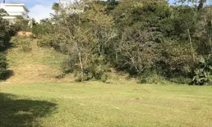 Área em localização privilegiada no Córrego Grande!