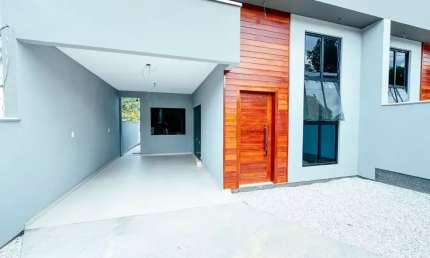 Casa com dois quartos e excelente espaço na Guabiruba!