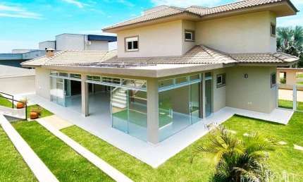 Linda Casa em Salto, 383m², terreno de 1000m², 4 Suites, piscina e 4 vagas