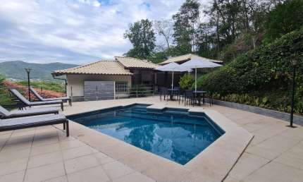 Casa com 4 Quartos à Venda, 370 m² por R$ 3.500.000 - Itaipu - Niterói/RJ
