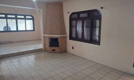 Atenção Investidores! Excelente Casa para Moradia ou Investimento em Locação(Airbnb).
