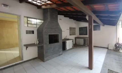 Atenção investidores! excelente casa para moradia ou investimento em locação(airbnb).