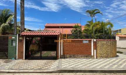 Casa à Venda no Bairro Tupy em Itanhaém com Piscina e Edícula