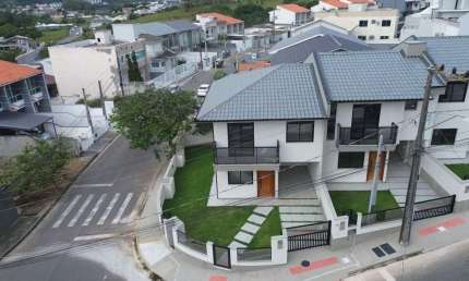 Casa à venda, no Bairro Potecas, São José-SC, com 3 quartos, sendo 1 suíte, com 2 vagas
