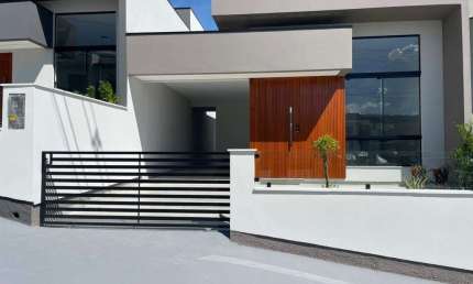 Casa à venda, no Bairro Potecas, São José-SC, com 2 quartos, sendo 1 suíte, com