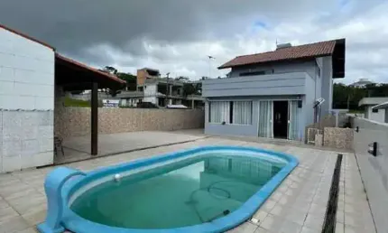 Casa à venda, no Bairro Pedra Branca, Palhoça-SC, com 3 quartos, sendo 1 suíte, com 2 vagas