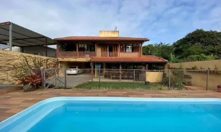Casa à venda, no Bairro Fazenda Santo Antônio, São José-SC, com 3 quartos, sendo 1 suíte, com 4 vagas