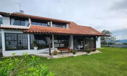 Casa em Condomínio à venda, no Bairro Bosque das Mansões, São José-SC, com 4 quartos, sendo 1 suíte, com 4 vagas