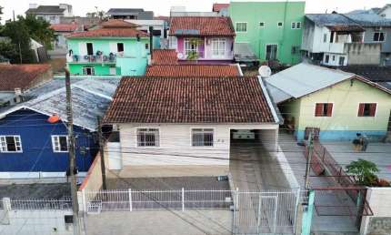 Casa à venda, no Bairro Forquilhas, São José-SC, com 3 quartos, sendo 1 suíte, com 2 vagas