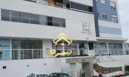 Apartamento à venda, no Bairro Barreiros, São José-SC, com 3 quartos, sendo 1 suíte, com 1 vaga