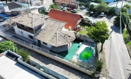 Casa à venda, no Bairro Armação do Pântano do Sul, Florianópolis-SC, com 4 quartos, 2 suítes, com 4 vagas