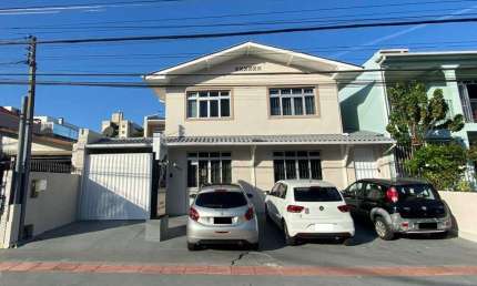 Casa Comercial à venda, no Bairro Capoeiras, Florianópolis-SC, com 7 quartos, sendo 1 suíte, com 4 vagas