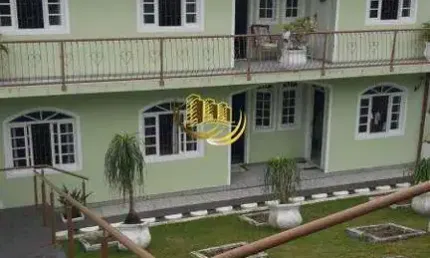 Casa à venda, no Bairro Praia Comprida, São José-SC, com 6 quartos, sendo 2 suítes, com 2 vagas