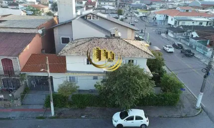 Casa à venda, no Bairro Bela Vista, São José-SC, com 5 quartos, sendo 1 suíte, com 2 vagas