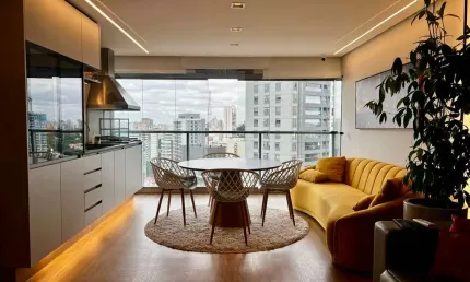 Vila Madalena, 122m² em andar alto, com vista incrível, varanda ampla e 3 suítes (incluindo closet e suíte americana). Estilo, conforto e lazer completo num prédio novinho.