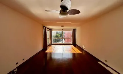 Na Consolação, 122m² mobiliados, em andar alto, com vaga e muita luz natural. Um apê que abraça a vida em família, a poucos passos da Paulista.
